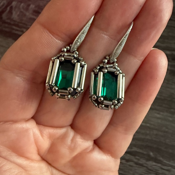 Jewelry - Elegant Silver and Green crystal Earrings